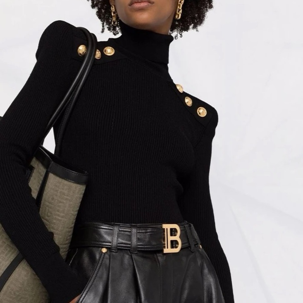 Body contouring top w/gold button detail